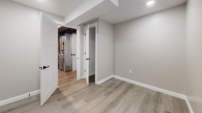 Building Photo - 1033 E 51st Pl