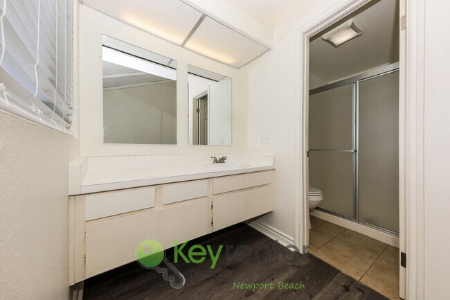 Building Photo - Exclusive Newport Terrace Condos - Trails to the Beach!