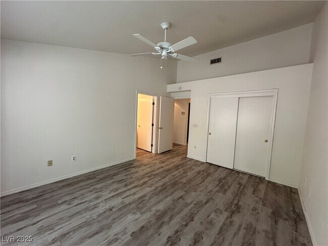 Building Photo - 2419 Desert Glen Dr