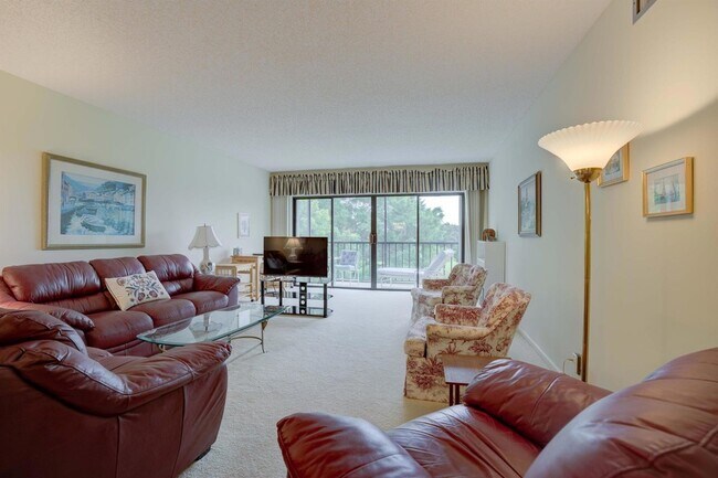 Building Photo - 300 N Hwy A1A