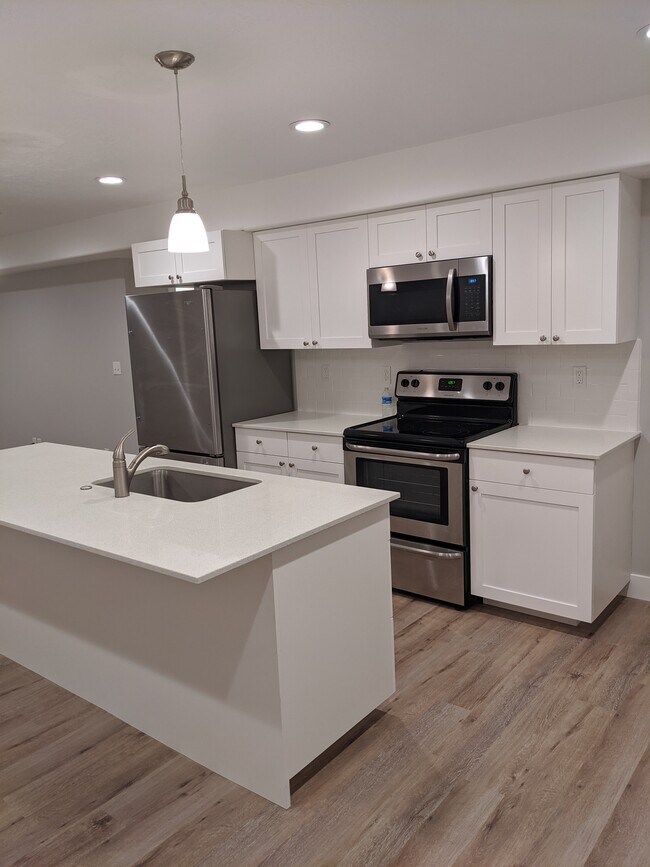 Building Photo - 540 E 200 S