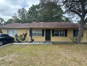 Building Photo - 913 Maydell Ct