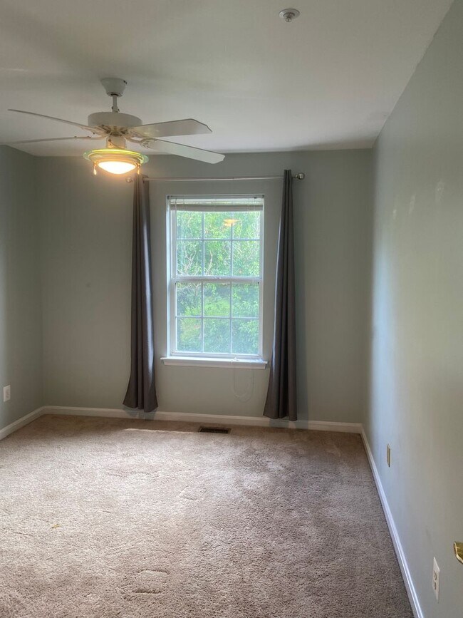 Building Photo - Charming 3 Bedroom/2 Full Bath/2 Half Bath Townhome in Constant Friendship, MD!