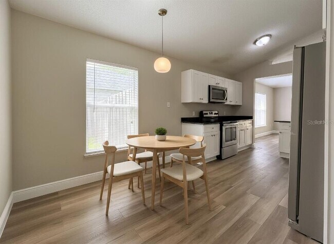 Building Photo - 522 Grand Royal Cir