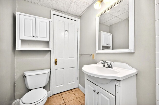 Building Photo - 215 E University Ave