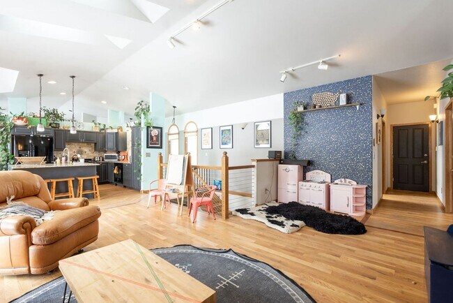 Building Photo - Beautiful and spacious 5 bedroom home located near Long Pond Reservoir in NE Fort Collins