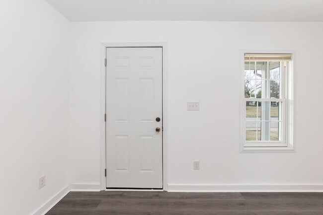 Building Photo - Completely Remodeled One Bedroom Home!