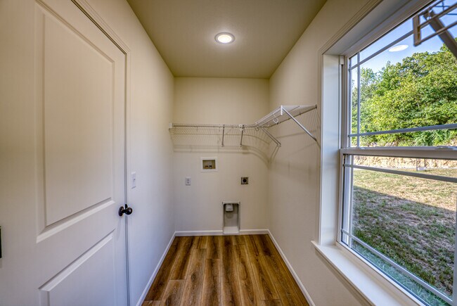 Building Photo - 204 E Sunset Cove Ln