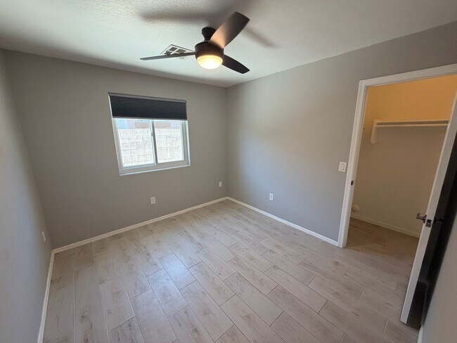 Building Photo - 11206 W Chase Dr