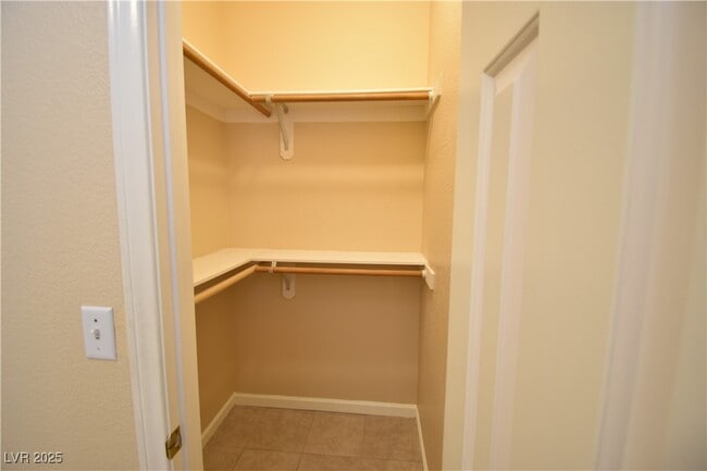 Building Photo - 1691 Home Ct