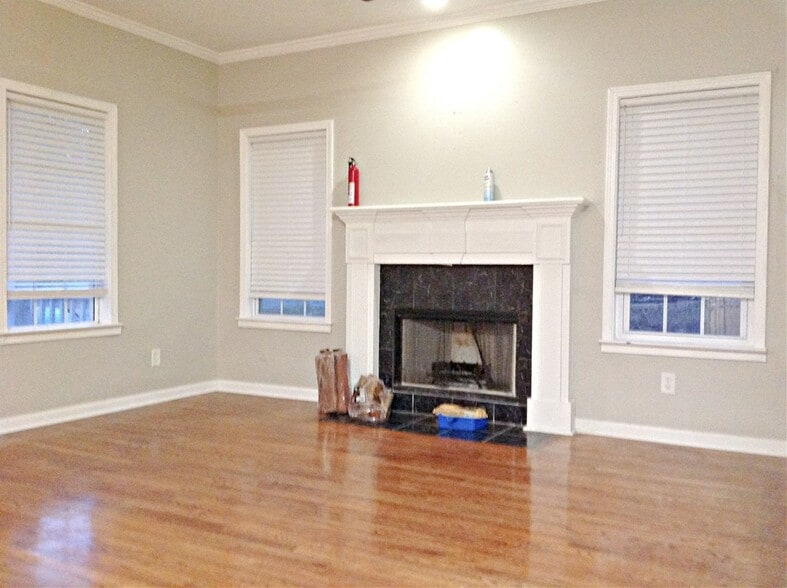 Fireplace/ living room - 218 Barfield Ave SW