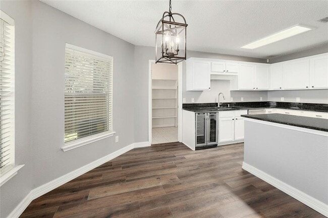 Building Photo - 1909 Marysol Trail