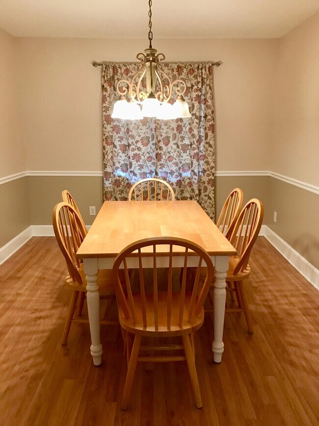 Building Photo - 3 Lake Rd