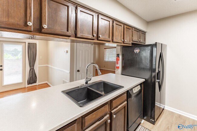 Building Photo - 1200 Catskill Cir SE