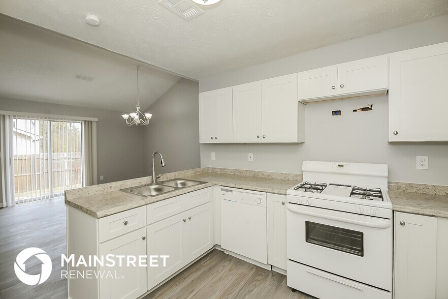 Building Photo - 358 Autumn Lake Dr