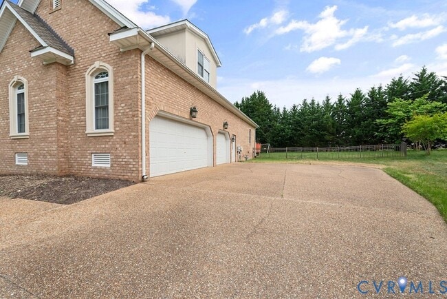 Building Photo - 2701 Logan Estates Run