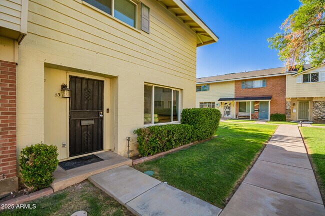 Primary Photo - 1379 N 44th St