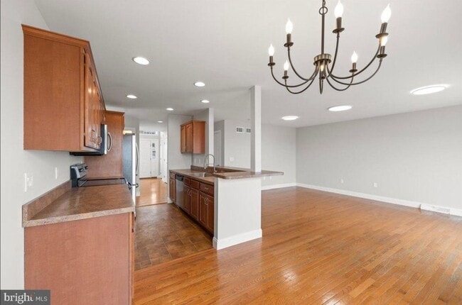 Building Photo - 777 Oak Leaf Ln