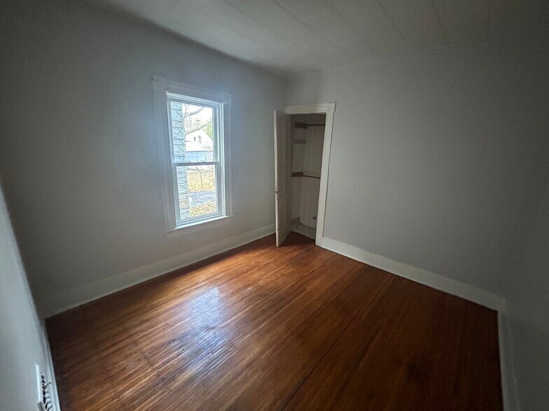 Building Photo - 121 Elba St