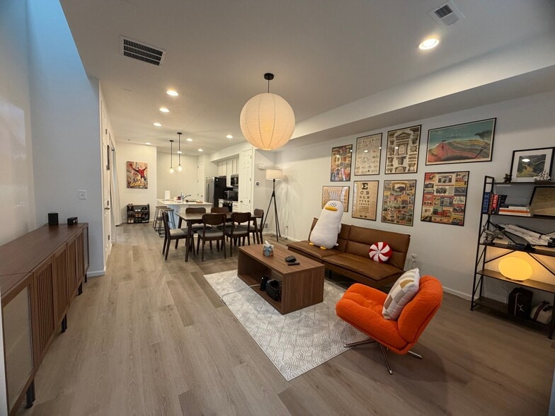 Building Photo - 2348 E Boulder St