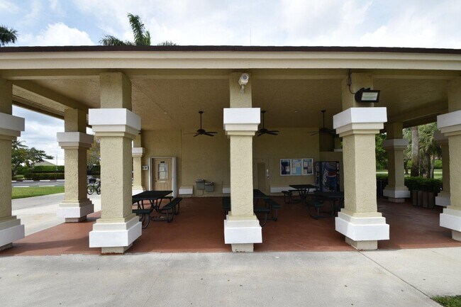 Building Photo - 9308 Lake Serena Dr