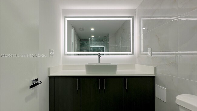 Building Photo - 18051 Biscayne Blvd