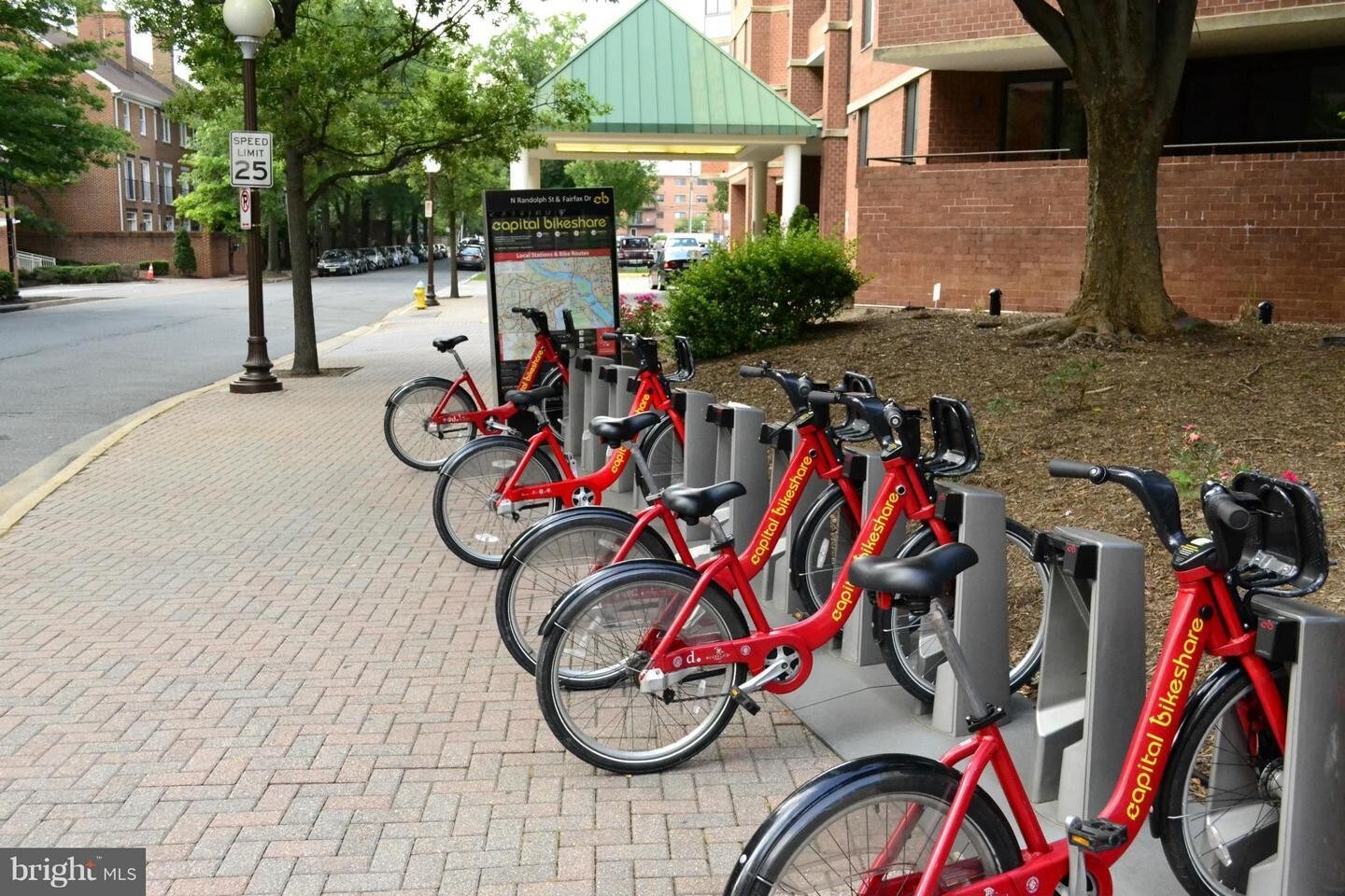 Building Photo - 1001 N Randolph St