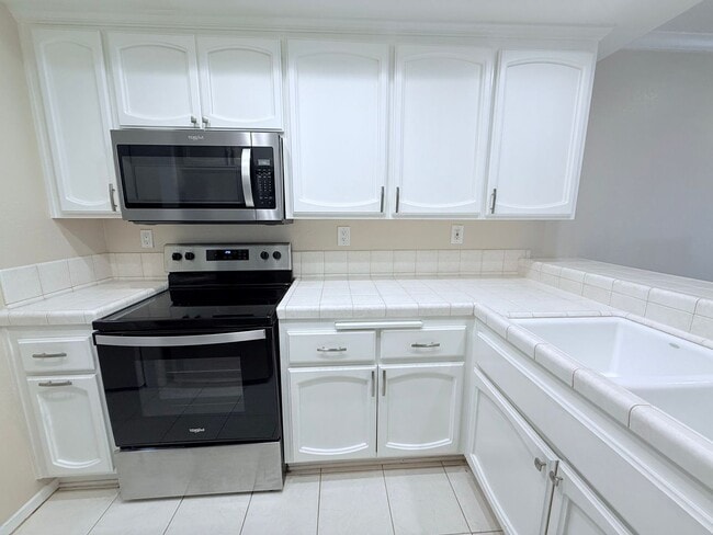 Building Photo - Best Value in Irvine!