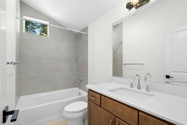 Building Photo - 3bd/2.75ba Redmond Home