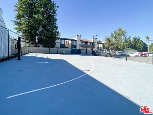 Building Photo - 9939 Topanga Canyon Blvd