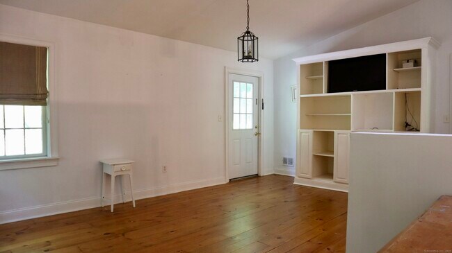 Building Photo - 19 Gaylord Dr N