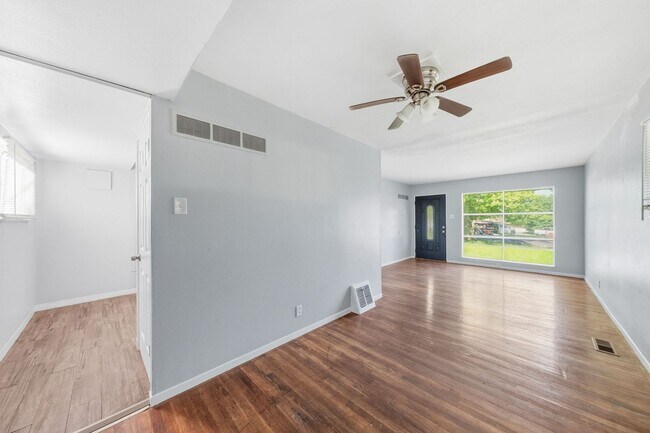 Building Photo - 10700 Spring Garden Dr