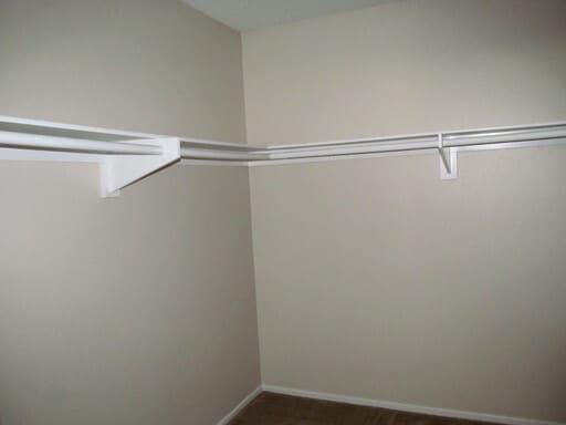 Building Photo - Showings Tues 9/9 1:30-3pm Spacious townho...