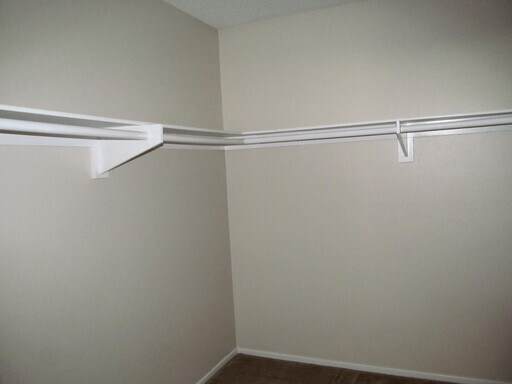 Building Photo - Spacious home/townhome in wonderful neighb...