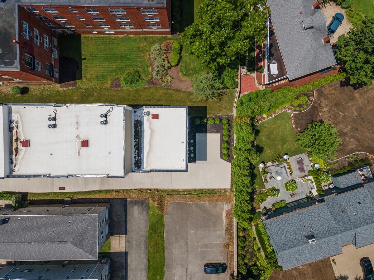 Building Photo - 5135 5th Ave