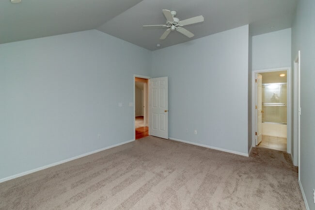 Building Photo - Charming 3-bedroom home with AC on Palisad...