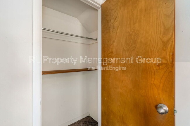 Building Photo - 3233 Hiawatha St