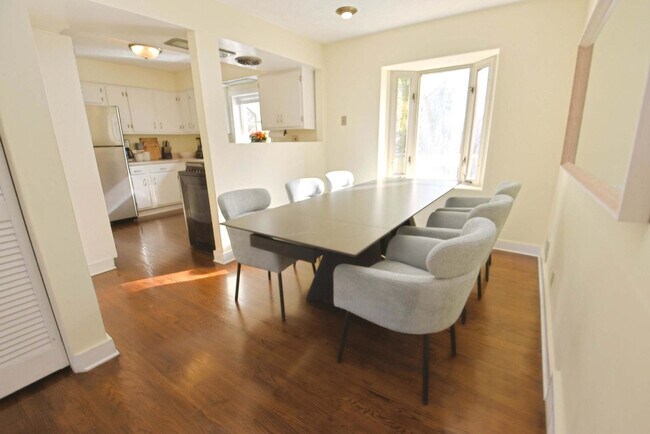 Building Photo - 426 E Pokagon St