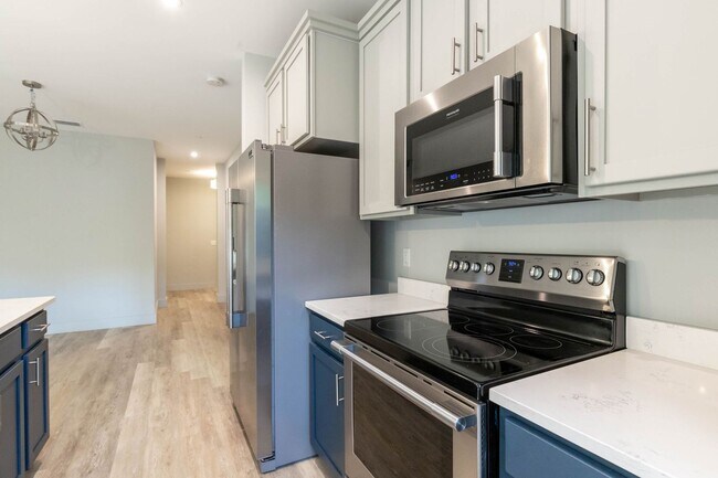 Building Photo - RARE 3 BEDROOM 2 BATH CONDO AT THE INLET -...