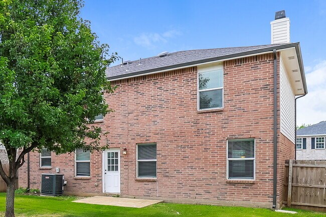 Building Photo - 1825 Shasta View Dr