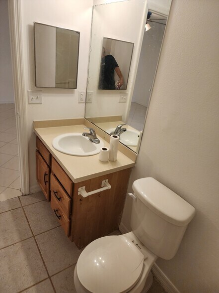 Building Photo - 7273 NW 80th Ct