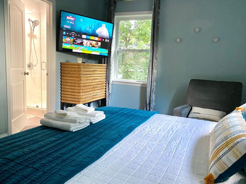 Building Photo - 4274 4th Ave S