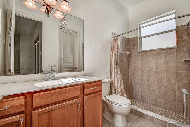 Building Photo - Beautiful 4/3/3 on a private 1 acre lot.