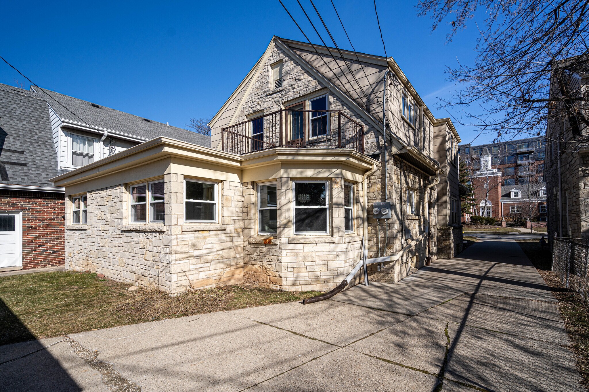 Building Photo - 4049 N Bartlett Ave