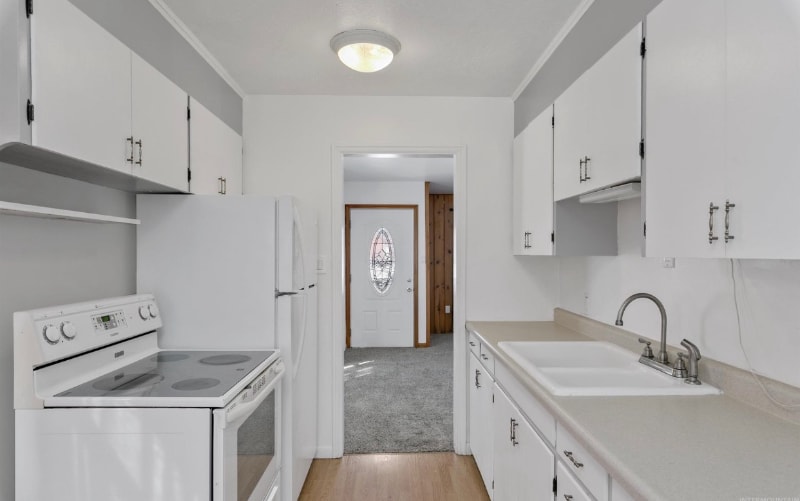 Building Photo - 570 N 8th E