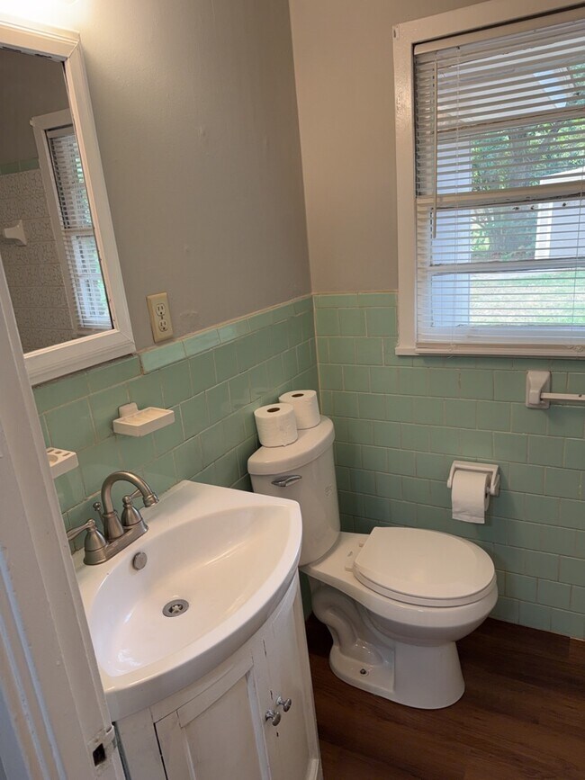 Building Photo - 437 Forest Hills Dr