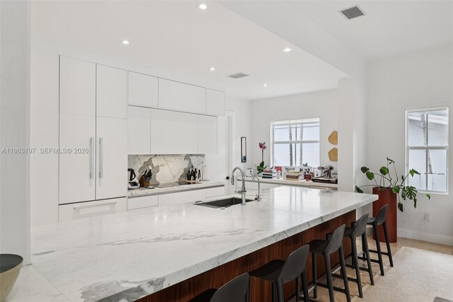 Building Photo - 7420 SW 54th Ct