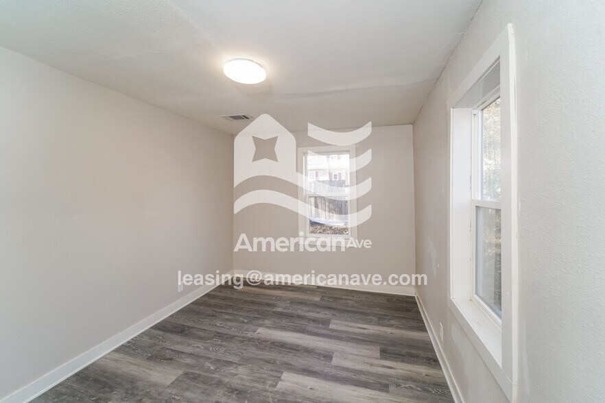 Building Photo - 2046 Russet St