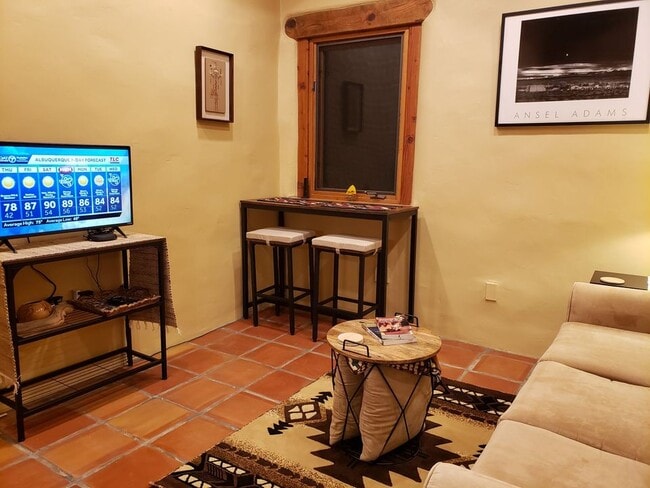 Building Photo - 28 W San Marcos Rd