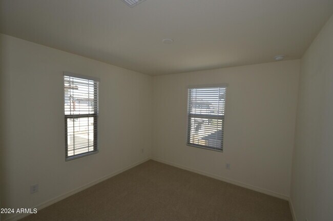 Building Photo - 1306 W Sparrow Dr